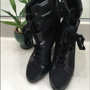 AKXPERT Lace Up Heeled Boots